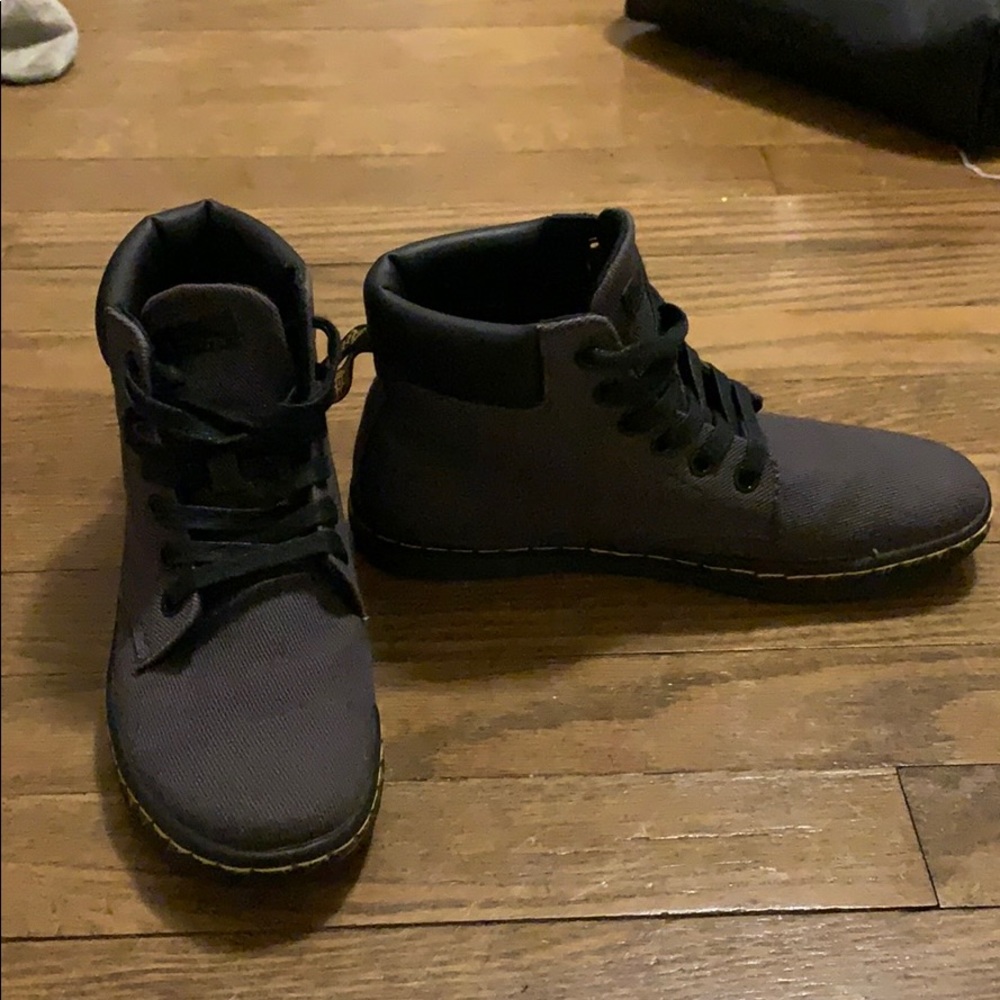 Dr. Marten canvas sneaker. Charcoal size 6.